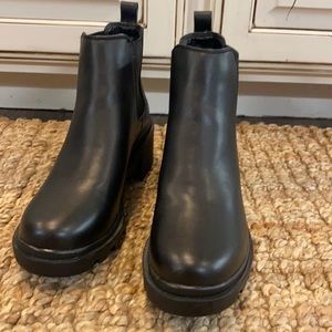 Women’s Steve Madden Howler Bootie Size 10.  Excellent condition and trendy!